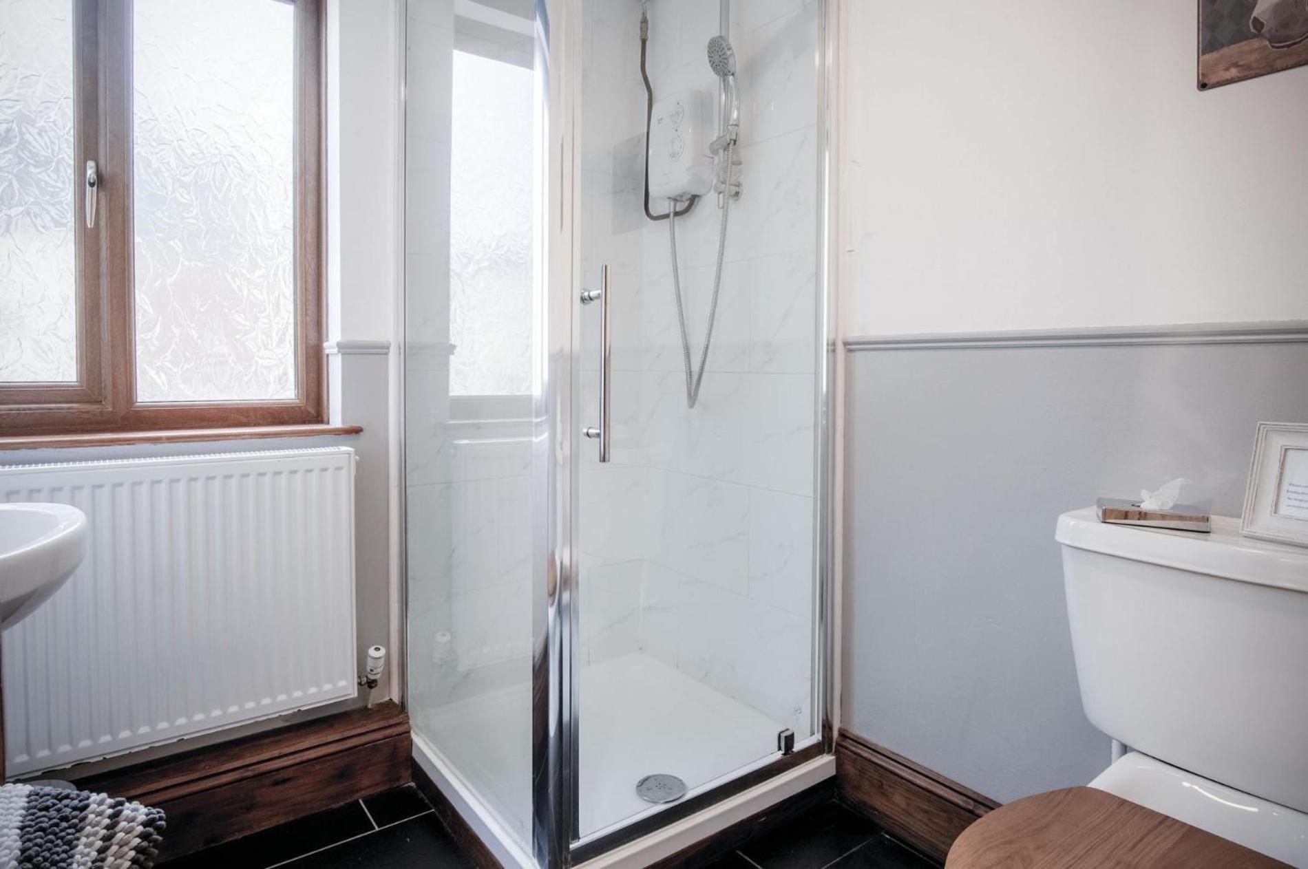 The Brambles - 2 Bedroom Cottage - Llanteg ภายนอก รูปภาพ