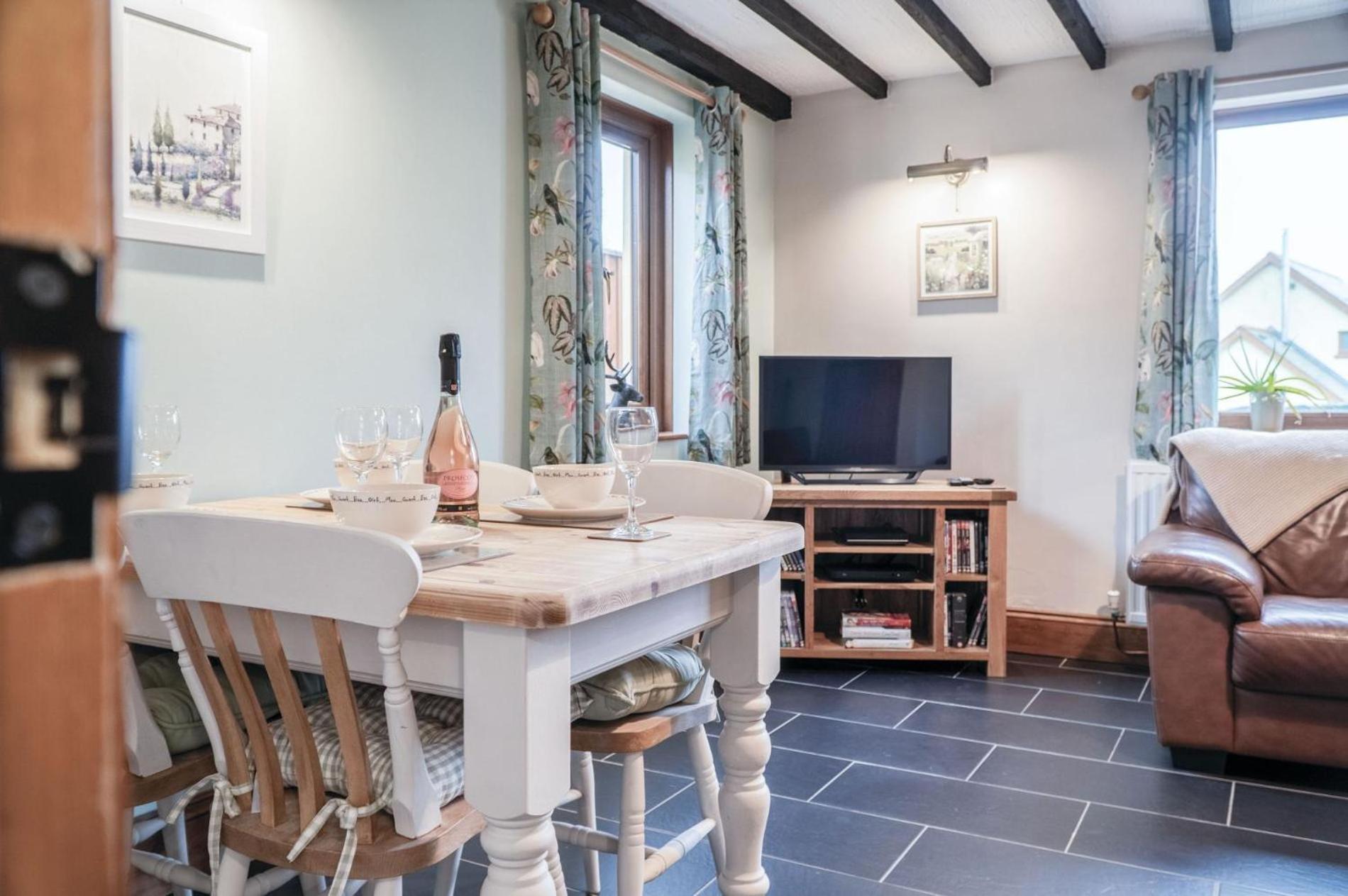 The Brambles - 2 Bedroom Cottage - Llanteg ภายนอก รูปภาพ